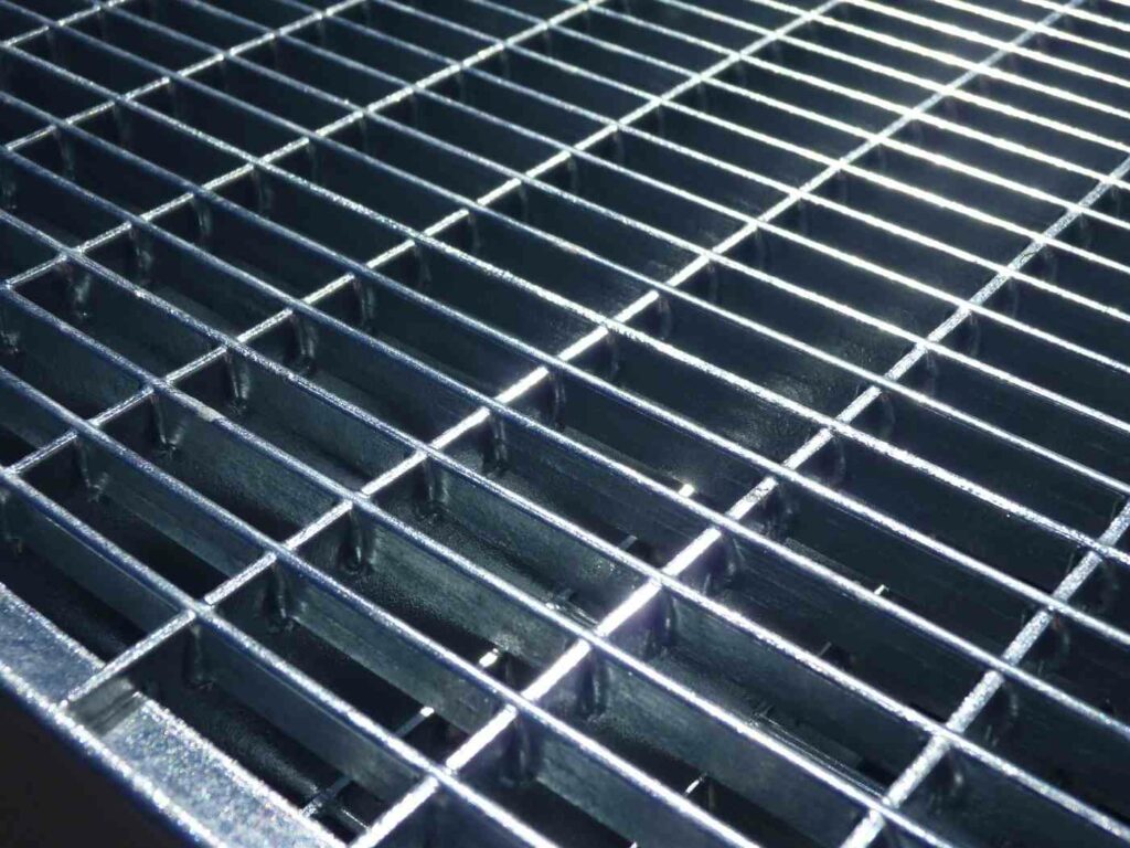 Прессованный настил 700x1000 мм 33х33 мм 30х2 мм ТУ 25.11.23-015-57099372-2018